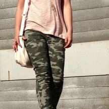 spring outfit - camo pants, loose coral tshirt, nude bag and heels